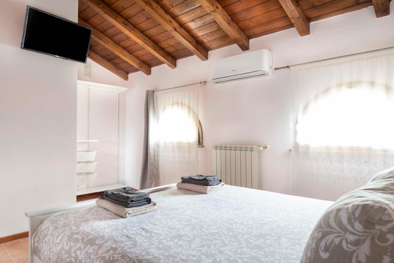 Il Falco Castellarano Buitenkant foto